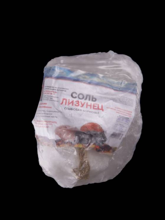 Соль-лизунец Глыбовая (кормовая) с веревкой